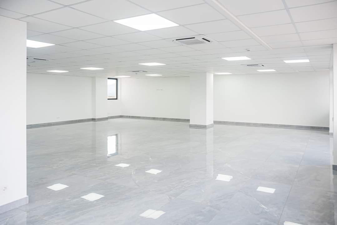 Office to rent at Yaoundé, Bastos, Bastos centre ( OPEN SPACE) - 187 m2 - 15 000 FCFA