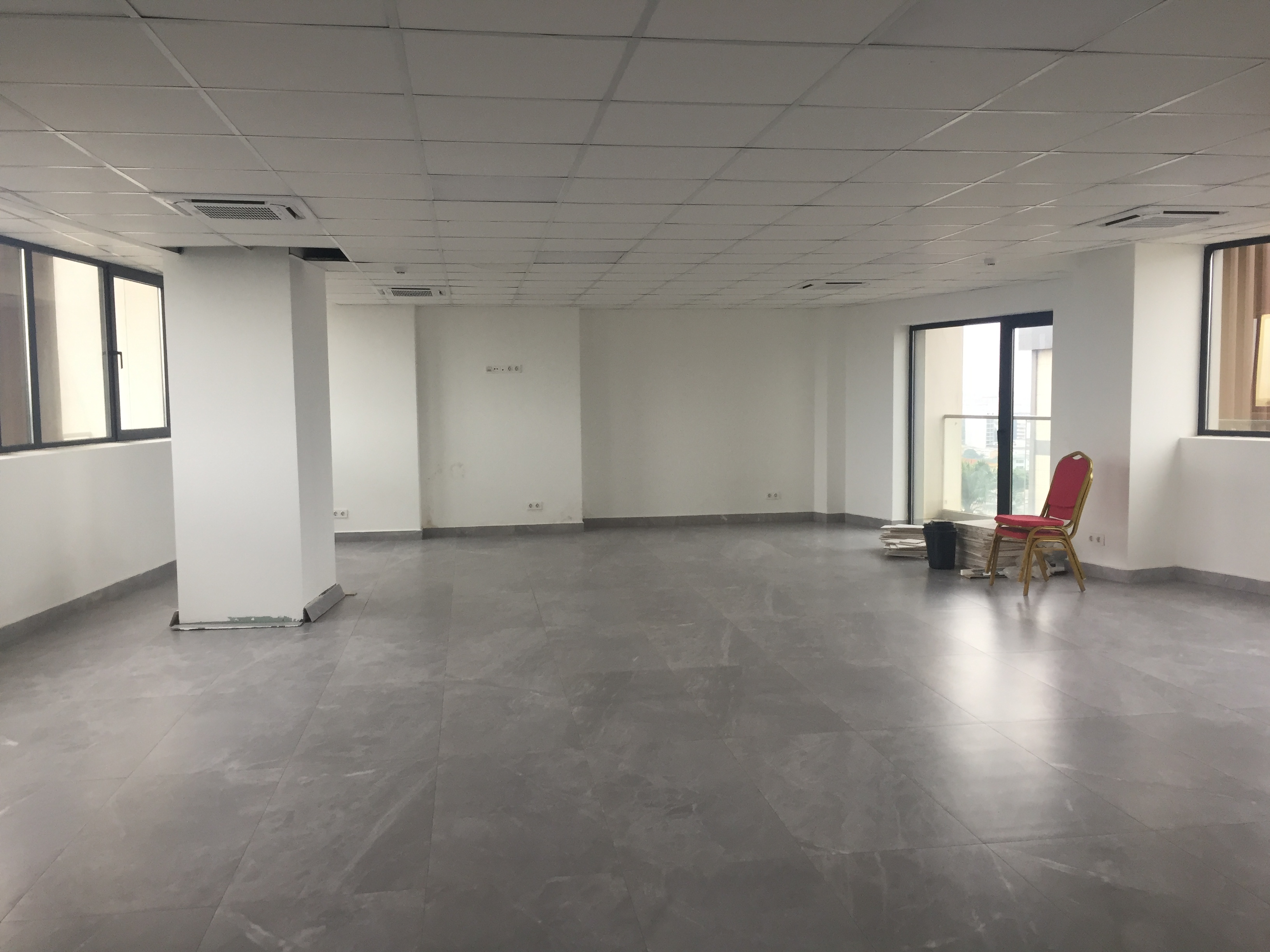 Office to rent at Yaoundé, Bastos, Bastos centre ( OPEN SPACE) - 187 m2 - 15 000 FCFA