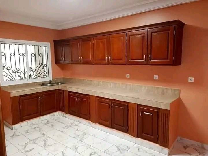House (Duplex) to rent - Yaoundé, Mfandena, omnisport - 2 living room(s), 4 bedroom(s), 4 bathroom(s) - 700 000 FCFA / month