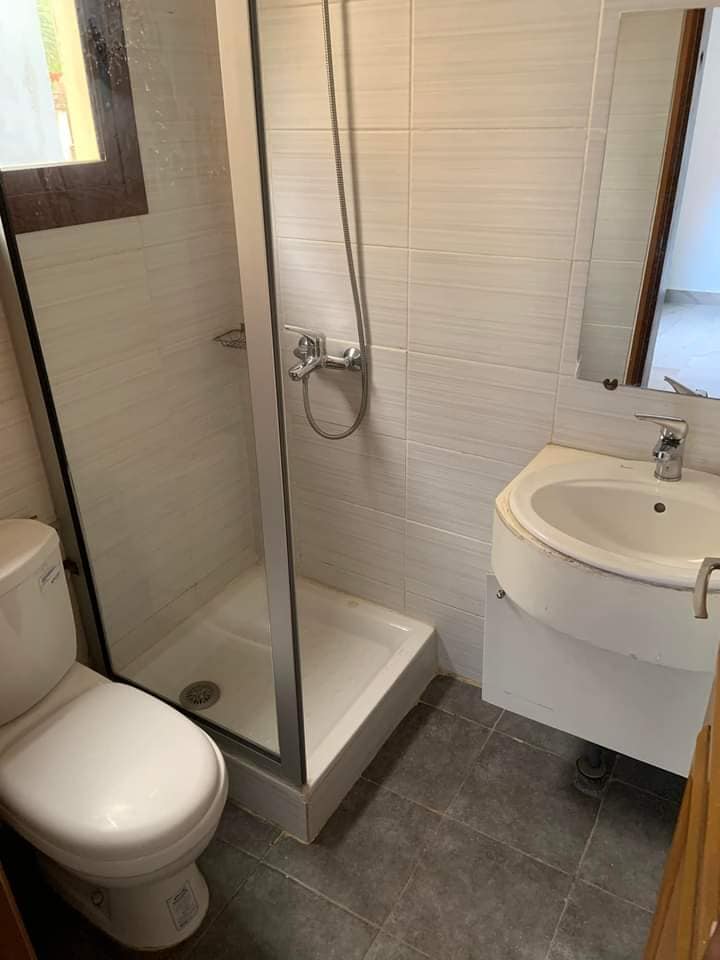 Appartement à louer - Yaoundé, Mfandena, omnisport - 1 salon(s), 2 chambre(s), 3 salle(s) de bains - 300 000 FCFA / mois
