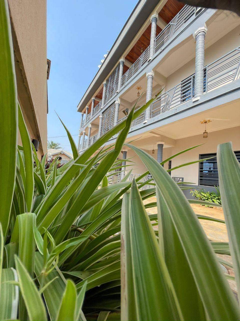 Apartment to rent - Yaoundé, Eleveur, fougerolle - 1 living room(s), 2 bedroom(s), 2 bathroom(s) - 150 000 FCFA / month