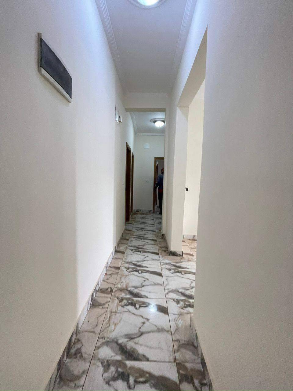 Apartment to rent - Yaoundé, Eleveur, fougerolle - 1 living room(s), 2 bedroom(s), 2 bathroom(s) - 150 000 FCFA / month