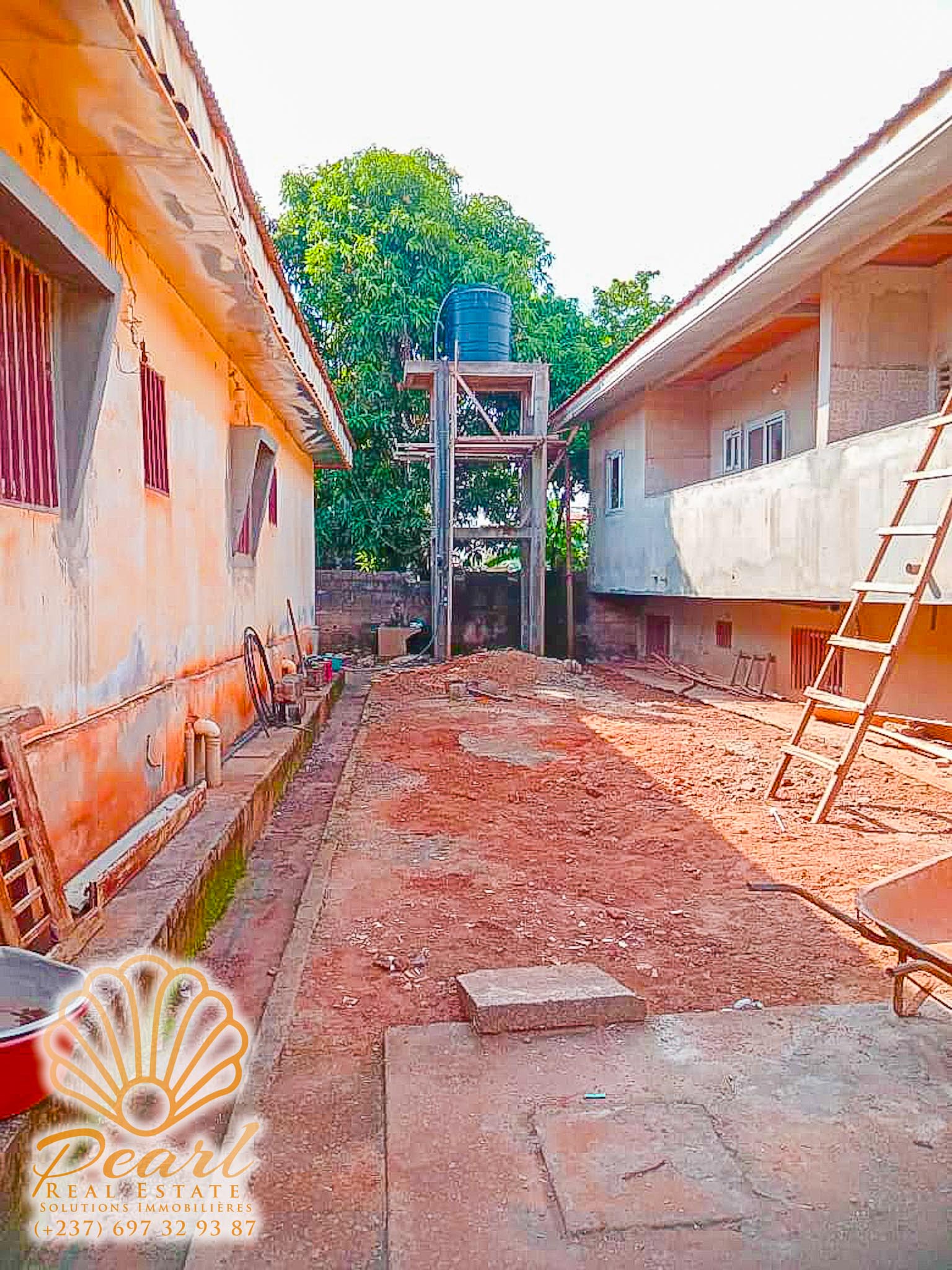 House (Villa) for sale - Yaoundé, Mimboman I, Chateau - 1 living room(s), 3 bedroom(s), 2 bathroom(s) - 60 000 000 FCFA / month
