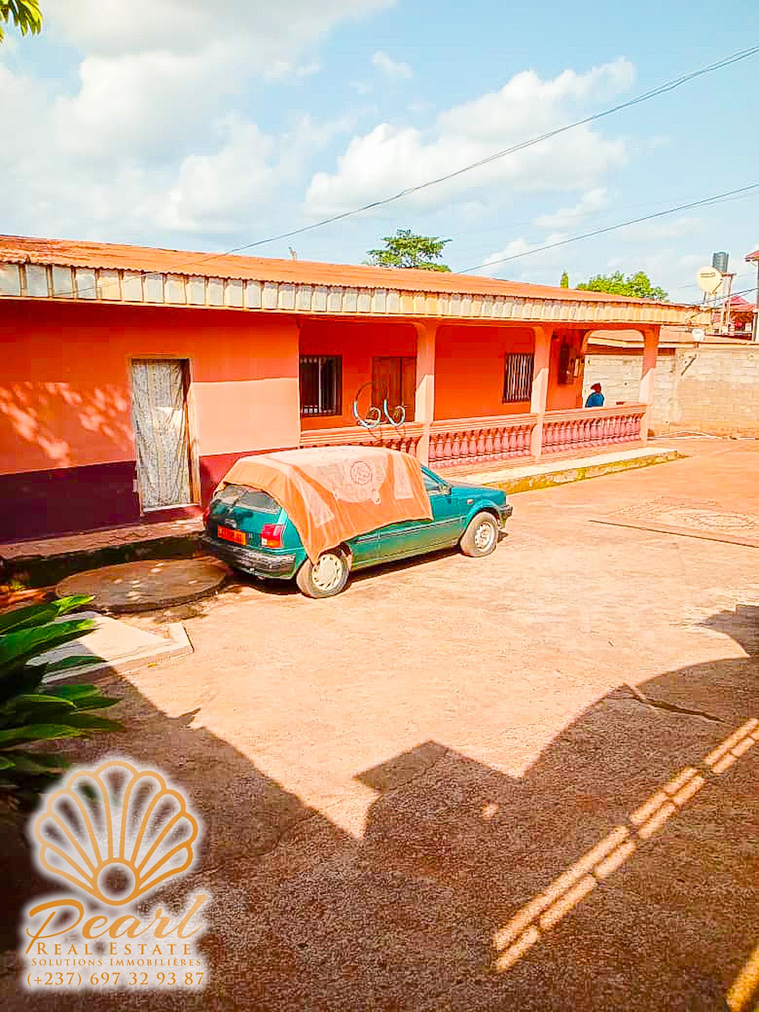 House (Villa) for sale - Yaoundé, Mimboman I, Chateau - 1 living room(s), 3 bedroom(s), 2 bathroom(s) - 60 000 000 FCFA / month