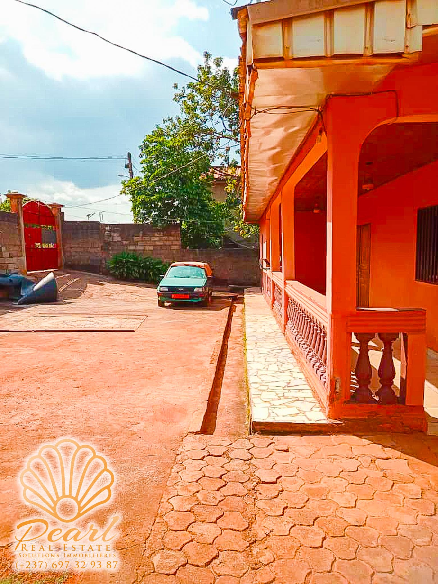 House (Villa) for sale - Yaoundé, Mimboman I, Chateau - 1 living room(s), 3 bedroom(s), 2 bathroom(s) - 60 000 000 FCFA / month