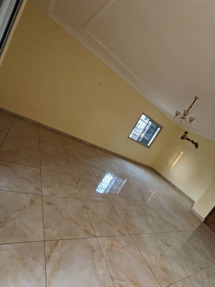 Appartement à louer - Yaoundé, Ngousso, ngousso - 1 salon(s), 3 chambre(s), 2 salle(s) de bains - 230 000 FCFA / mois