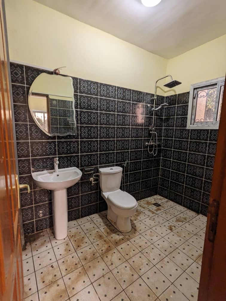 Appartement à louer - Yaoundé, Ngousso, ngousso - 1 salon(s), 3 chambre(s), 2 salle(s) de bains - 230 000 FCFA / mois