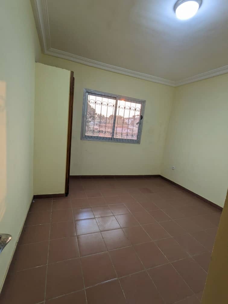 Appartement à louer - Yaoundé, Ngousso, ngousso - 1 salon(s), 3 chambre(s), 2 salle(s) de bains - 230 000 FCFA / mois