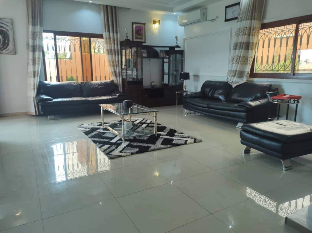 Maison (Villa) à vendre - Yaoundé, Odza, odza - 2 salon(s), 4 chambre(s), 4 salle(s) de bains - 70 000 000 FCFA