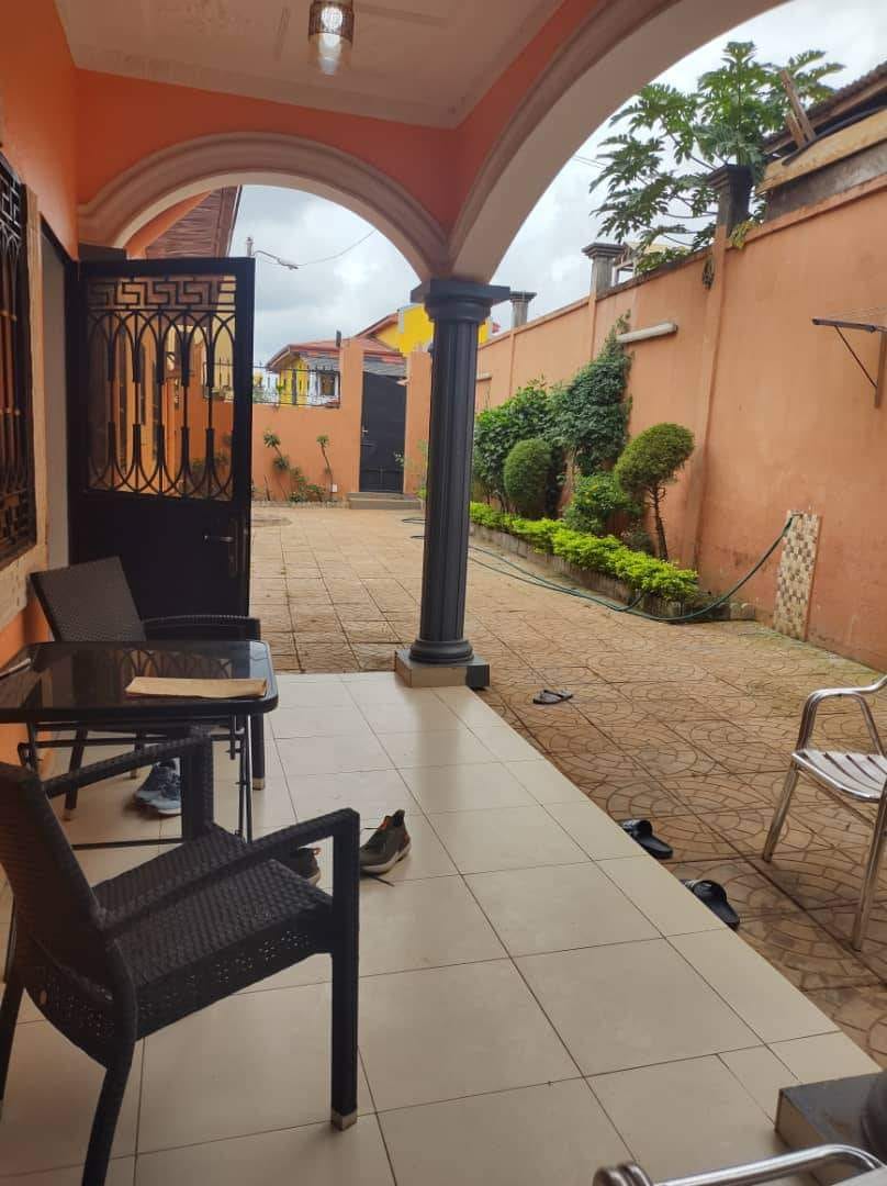 Maison (Villa) à vendre - Yaoundé, Odza, odza - 2 salon(s), 4 chambre(s), 4 salle(s) de bains - 70 000 000 FCFA