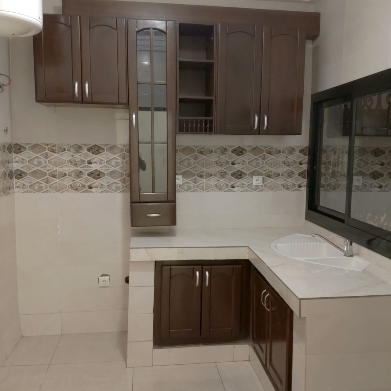 Apartment to rent - Yaoundé, Bastos, golf - 1 living room(s), 2 bedroom(s), 3 bathroom(s) - 650 000 FCFA / month