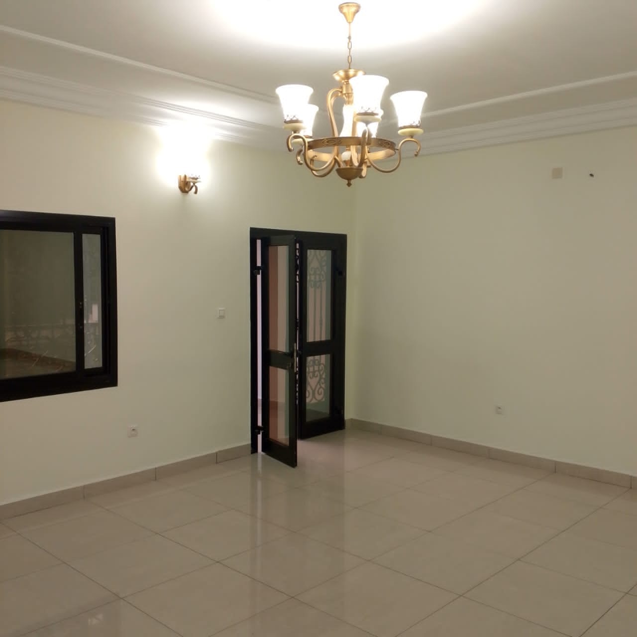 Apartment to rent - Yaoundé, Bastos, golf - 1 living room(s), 2 bedroom(s), 3 bathroom(s) - 650 000 FCFA / month