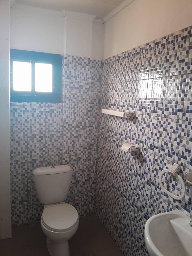 Apartment to rent - Yaoundé, Mfandena, omnisport - 1 living room(s), 3 bedroom(s), 2 bathroom(s) - 300 000 FCFA / month