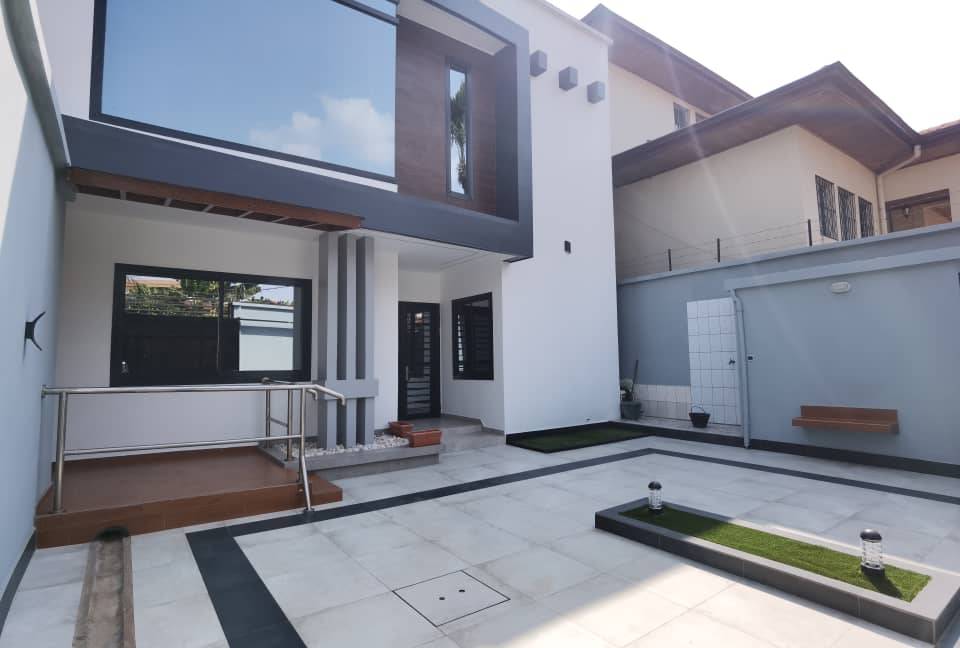 Maison (Duplex) à vendre - Yaoundé, Mimboman I, mimboman - 2 salon(s), 4 chambre(s), 4 salle(s) de bains - 130 000 000 FCFA