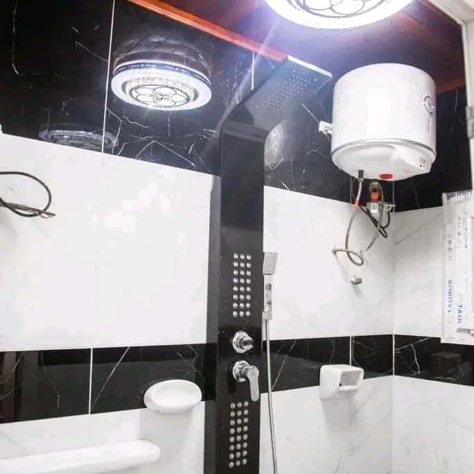 Maison (Duplex) à vendre - Yaoundé, Mimboman I, mimboman - 2 salon(s), 4 chambre(s), 4 salle(s) de bains - 130 000 000 FCFA