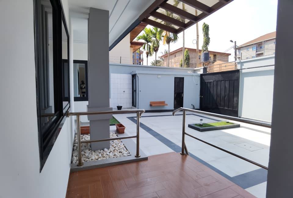 Maison (Duplex) à vendre - Yaoundé, Mimboman I, mimboman - 2 salon(s), 4 chambre(s), 4 salle(s) de bains - 130 000 000 FCFA