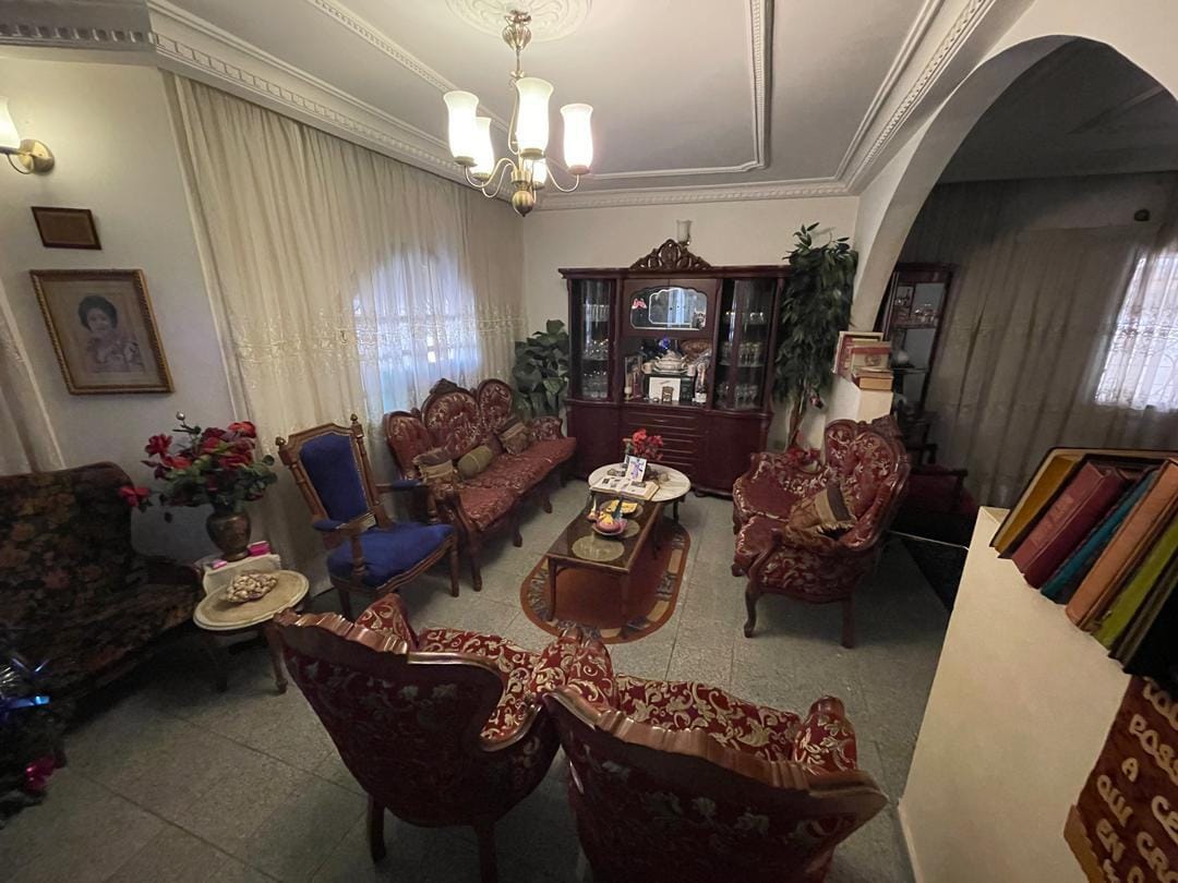 Maison (Duplex) à vendre - Yaoundé, Centre administratif, centre ville - 2 salon(s), 6 chambre(s), 5 salle(s) de bains - 300 000 000 FCFA