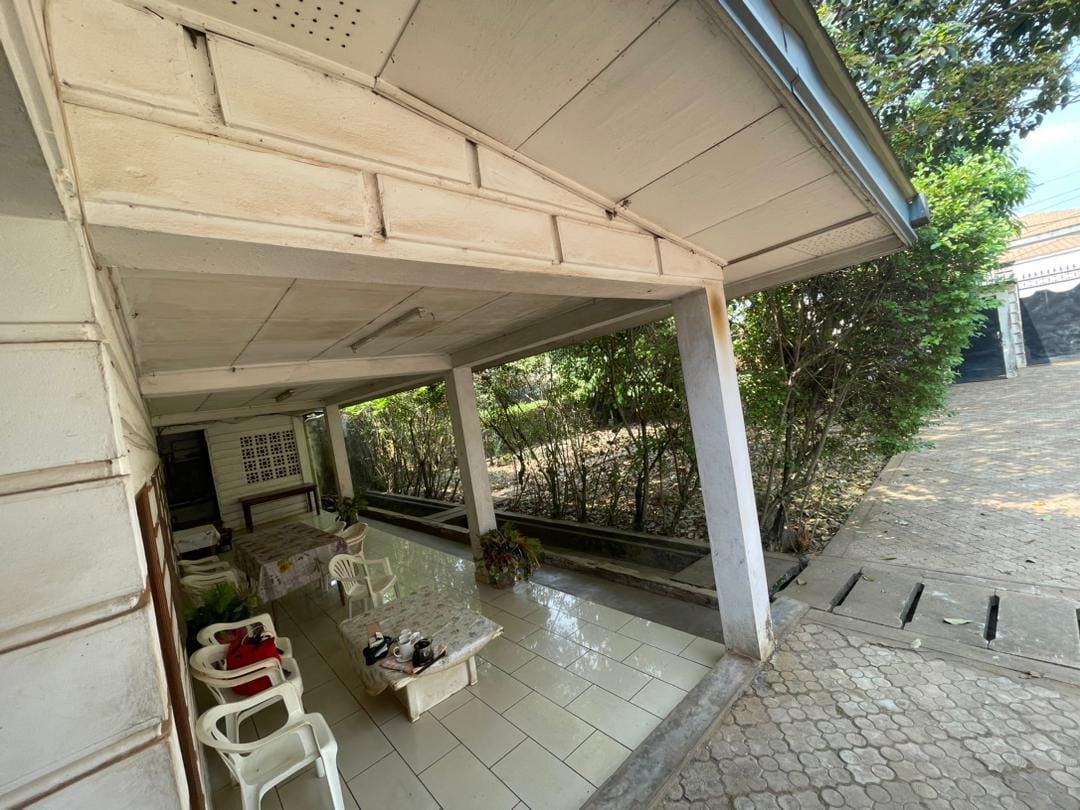 Maison (Duplex) à vendre - Yaoundé, Centre administratif, centre ville - 2 salon(s), 6 chambre(s), 5 salle(s) de bains - 300 000 000 FCFA