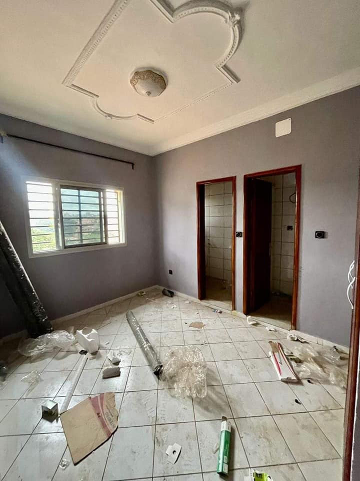 Appartement à louer - Yaoundé, Biyem-Assi, biyemassi - 1 salon(s), 1 chambre(s), 1 salle(s) de bains - 100 000 FCFA / mois