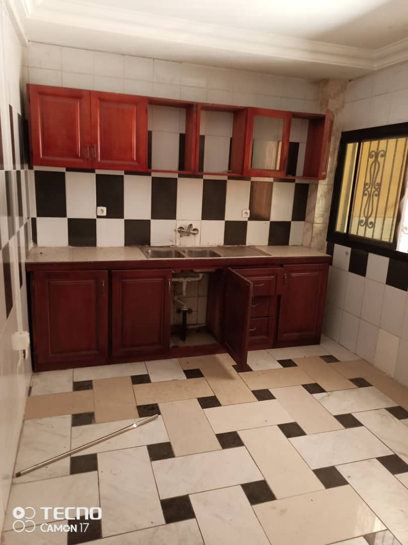 Apartment to rent - Douala, Bonamoussadi, Bonamoussadi - 1 living room(s), 2 bedroom(s), 1 bathroom(s) - 400 000 FCFA / month