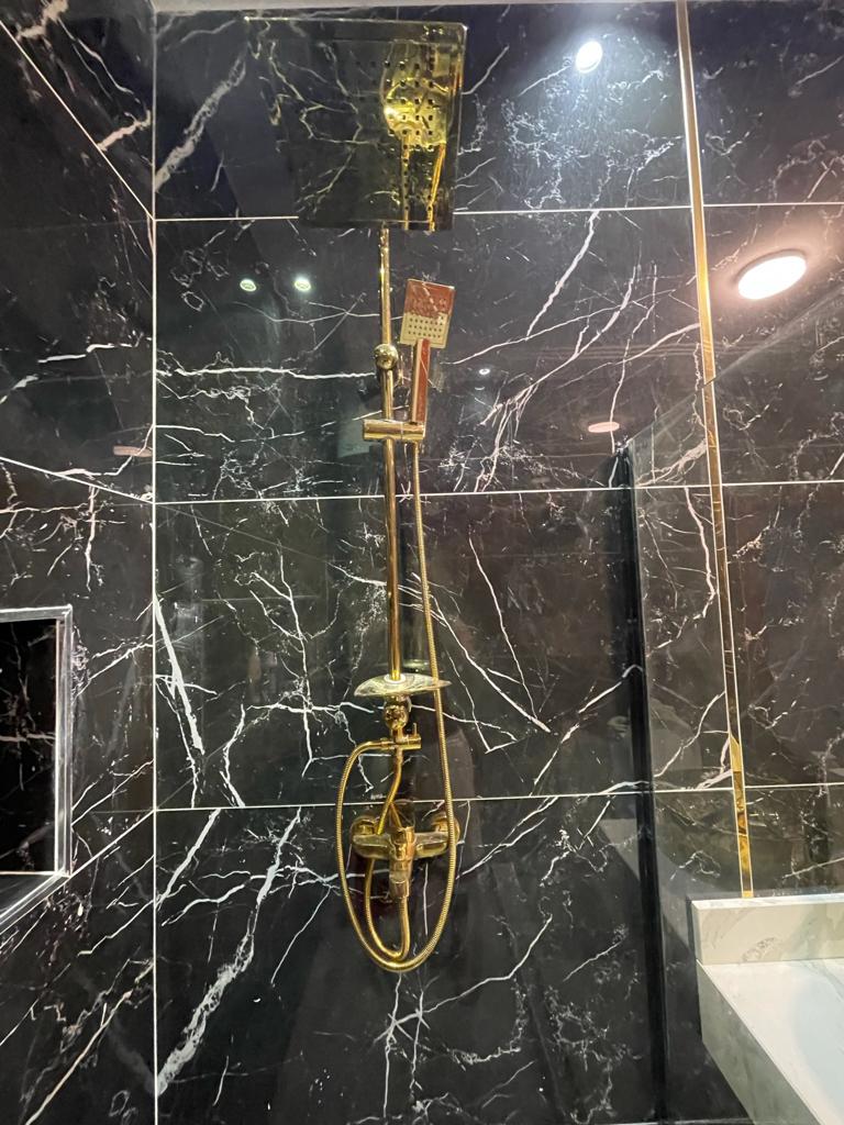 Maison (Duplex) à vendre - Yaoundé, Odza, À quelques minutes de l'aéroport - 2 salon(s), 6 chambre(s), 5 salle(s) de bains - 300 000 000 FCFA