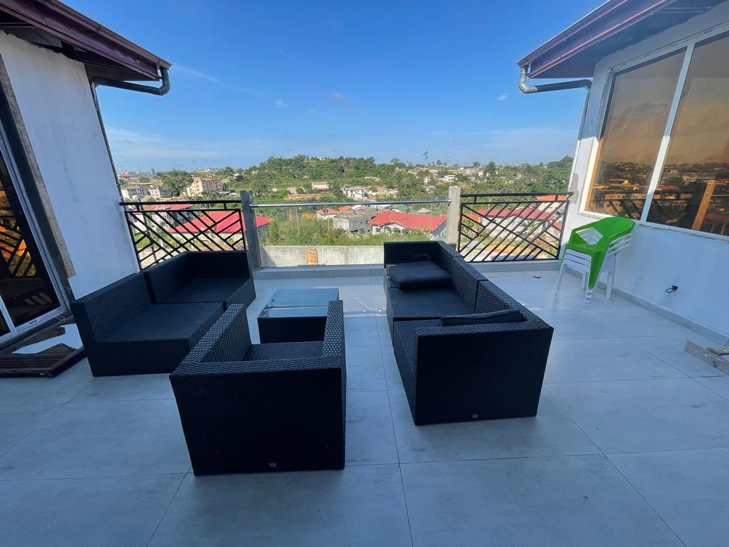 Maison (Duplex) à vendre - Yaoundé, Odza, À quelques minutes de l'aéroport - 2 salon(s), 6 chambre(s), 5 salle(s) de bains - 300 000 000 FCFA