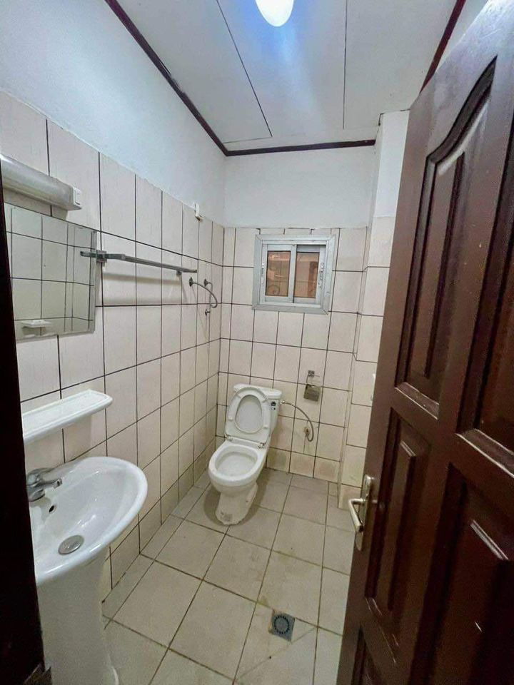 Appartement à louer - Yaoundé, Biyem-Assi, biyemassi - 1 salon(s), 1 chambre(s), 1 salle(s) de bains - 100 000 FCFA / mois