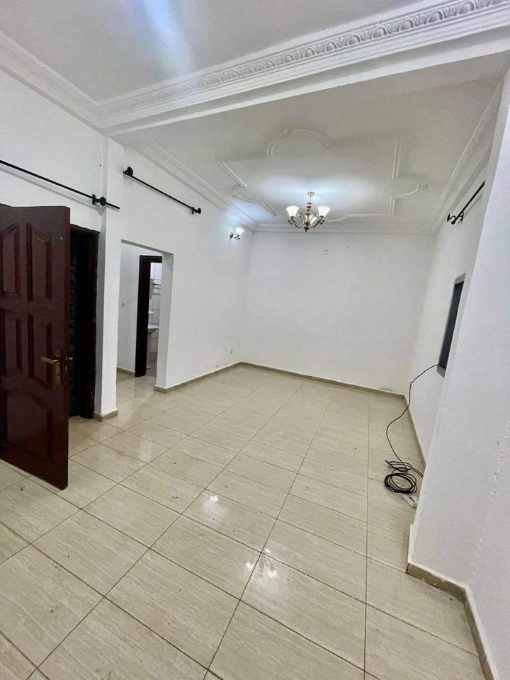 Appartement à louer - Yaoundé, Biyem-Assi, biyemassi - 1 salon(s), 1 chambre(s), 1 salle(s) de bains - 100 000 FCFA / mois