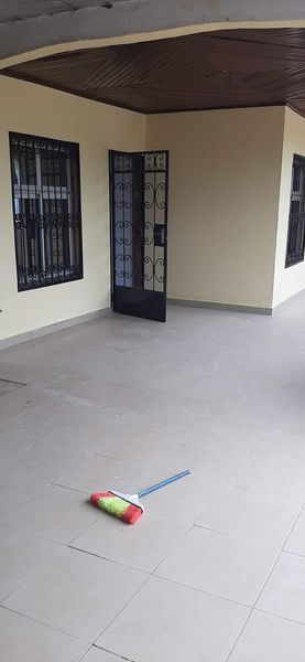 Maison (Villa) à vendre - Yaoundé, Odza, terminus odza - 1 salon(s), 5 chambre(s), 3 salle(s) de bains - 60 000 000 FCFA