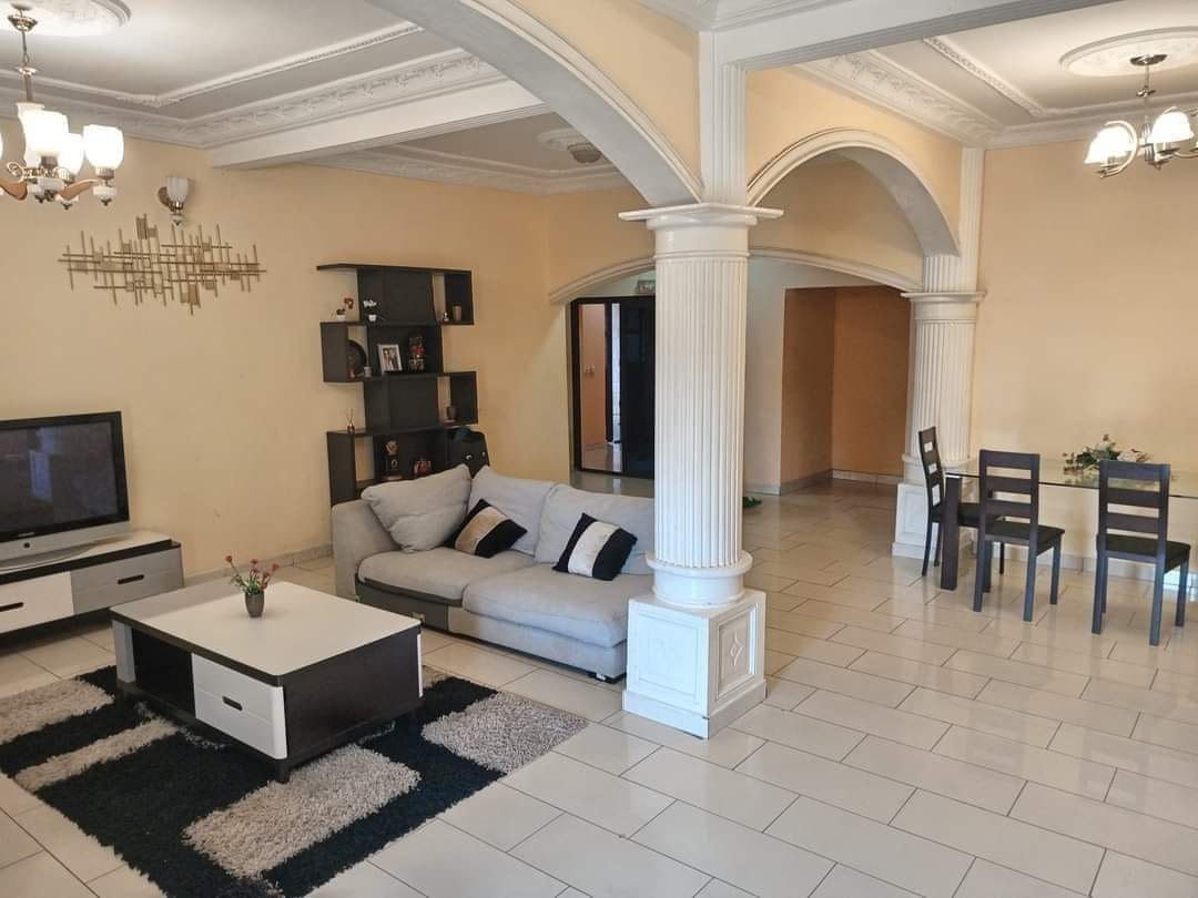 Apartment to rent - Yaoundé, Bastos, Bastos - 1 living room(s), 3 bedroom(s), 2 bathroom(s) - 500 000 FCFA / month