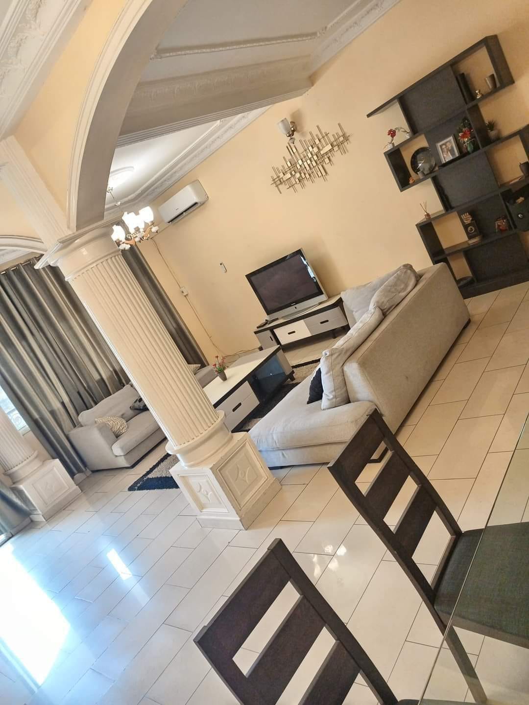 Apartment to rent - Yaoundé, Bastos, Bastos - 1 living room(s), 3 bedroom(s), 2 bathroom(s) - 500 000 FCFA / month
