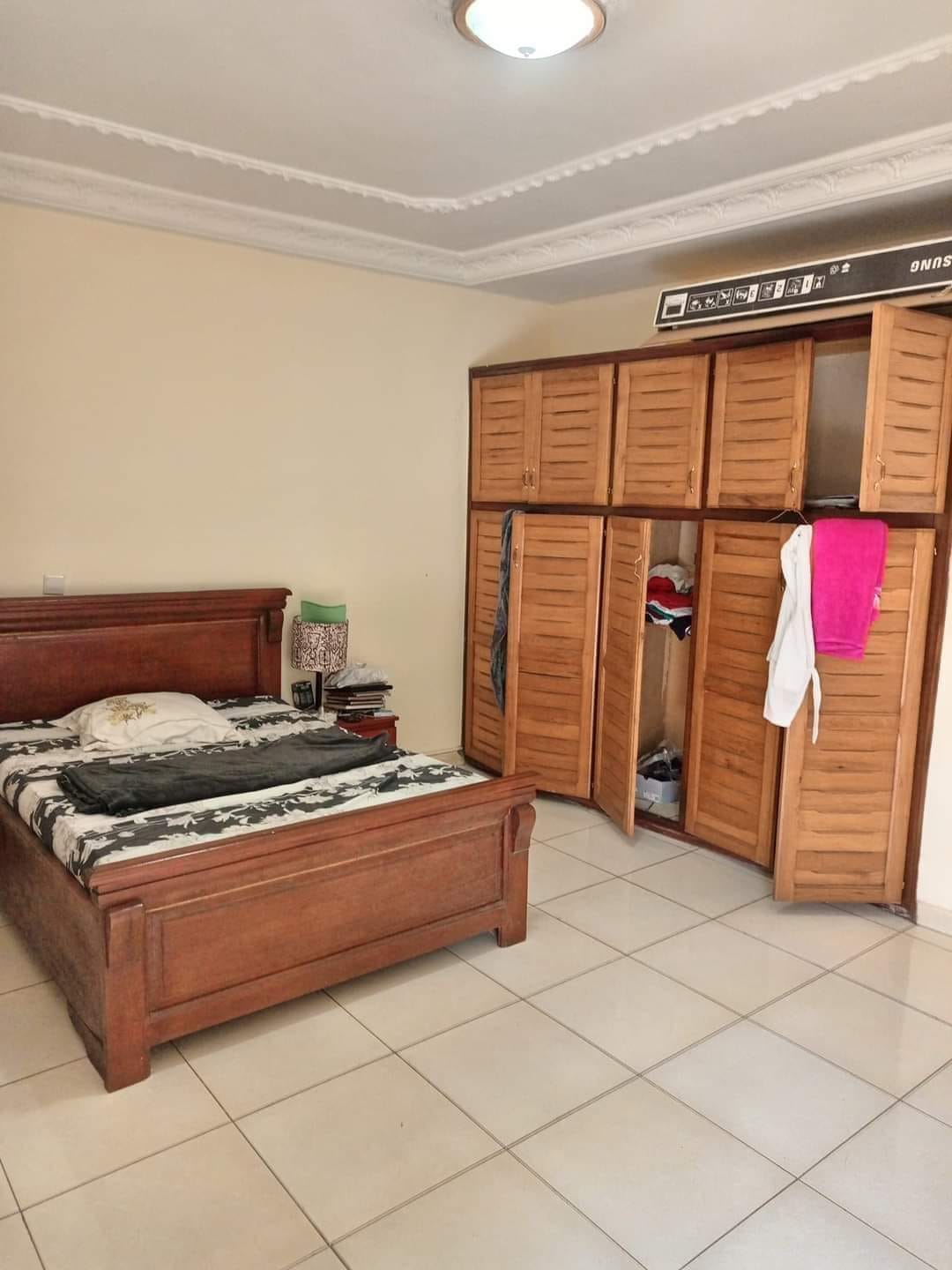 Apartment to rent - Yaoundé, Bastos, Bastos - 1 living room(s), 3 bedroom(s), 2 bathroom(s) - 500 000 FCFA / month
