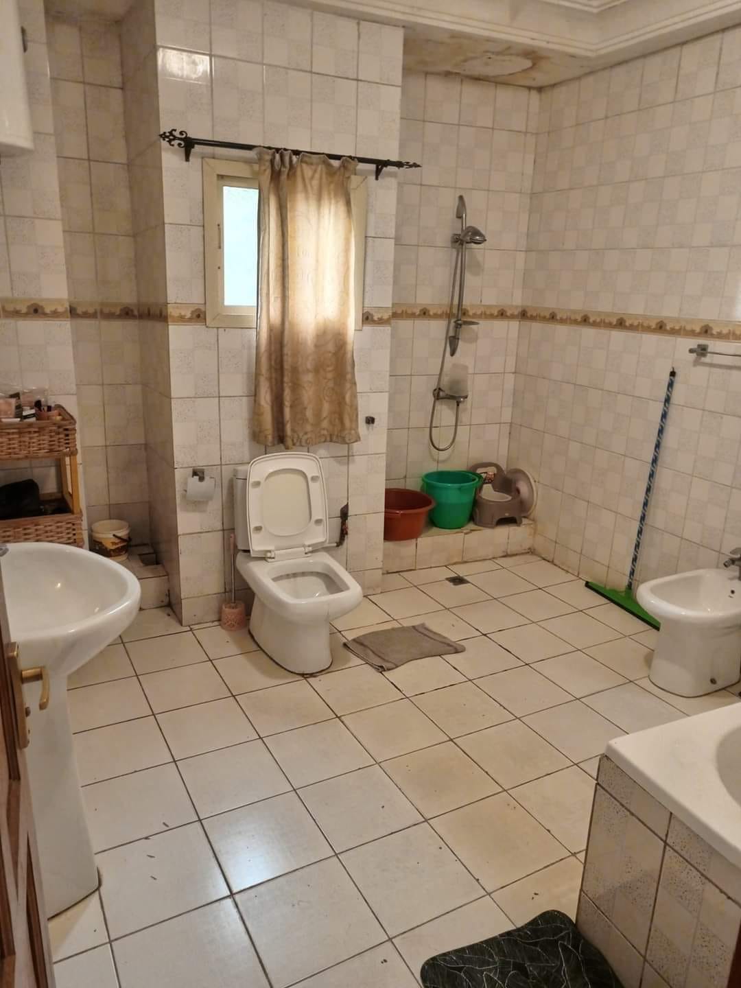 Apartment to rent - Yaoundé, Bastos, Bastos - 1 living room(s), 3 bedroom(s), 2 bathroom(s) - 500 000 FCFA / month