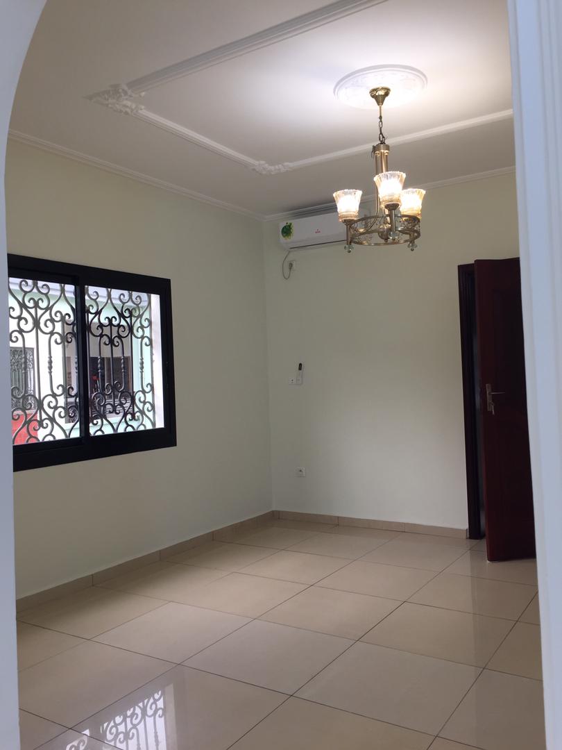 Apartment to rent - Yaoundé, Bastos, Bastos - 1 living room(s), 2 bedroom(s), 3 bathroom(s) - 600 FCFA / month