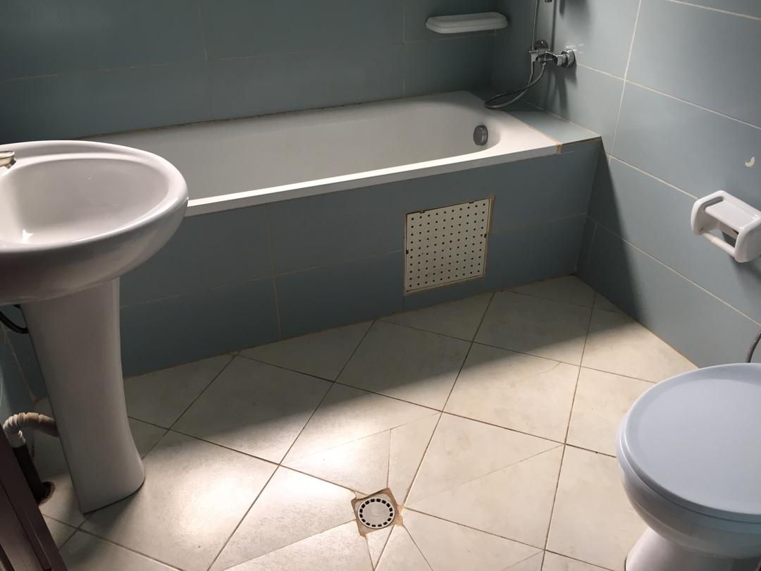 Apartment to rent - Yaoundé, Bastos, Bastos - 1 living room(s), 2 bedroom(s), 3 bathroom(s) - 600 FCFA / month