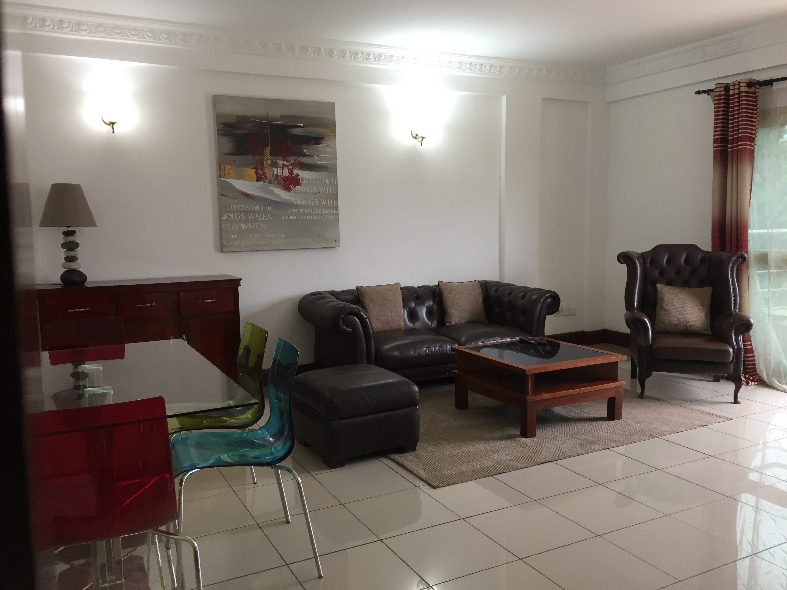 Apartment to rent - Yaoundé, Bastos, Bastos - 1 living room(s), 2 bedroom(s), 3 bathroom(s) - 1 200 000 FCFA / month