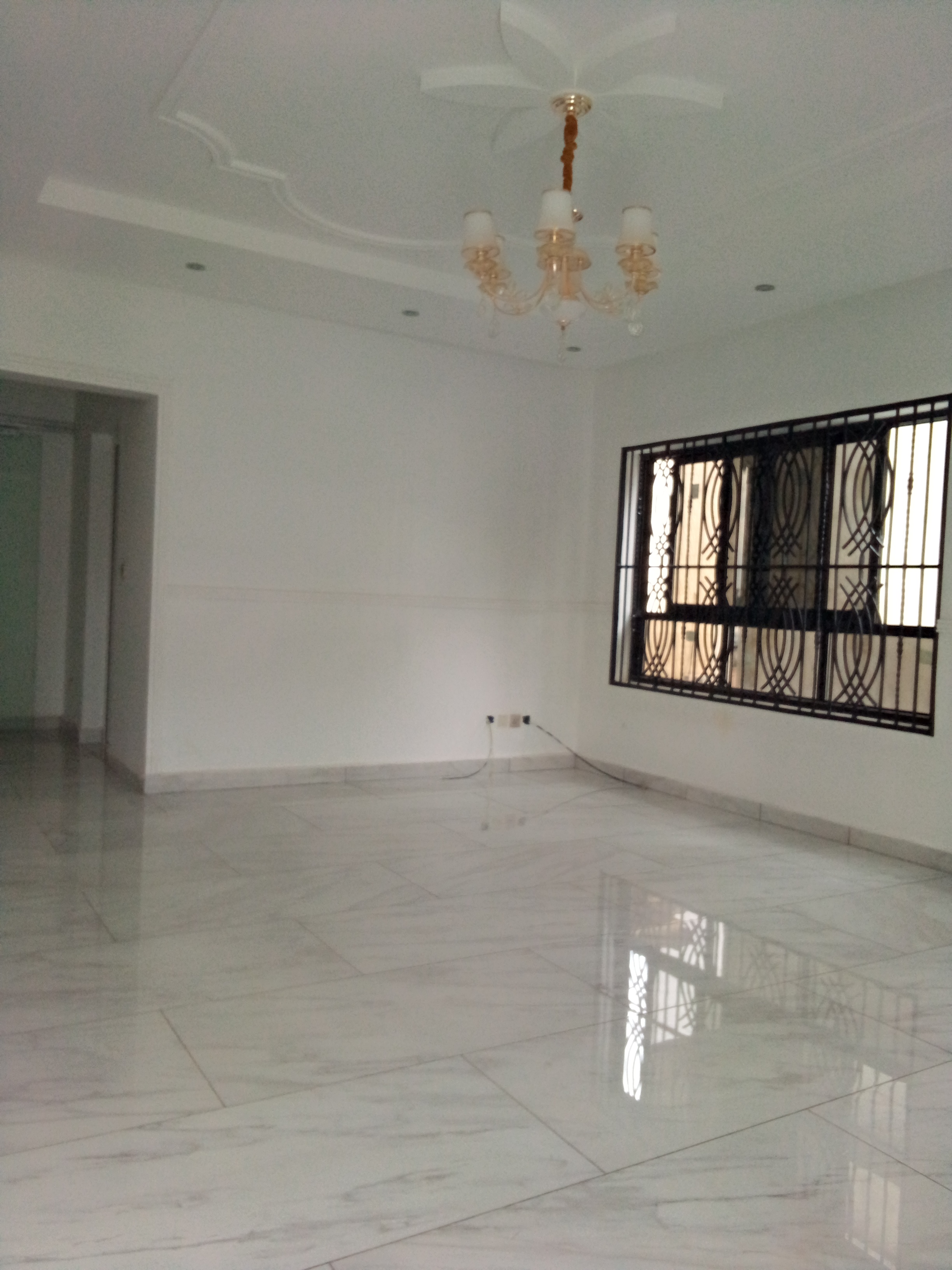 Apartment to rent - Yaoundé, Bastos, Bastos - 1 living room(s), 3 bedroom(s), 4 bathroom(s) - 1 500 000 FCFA / month