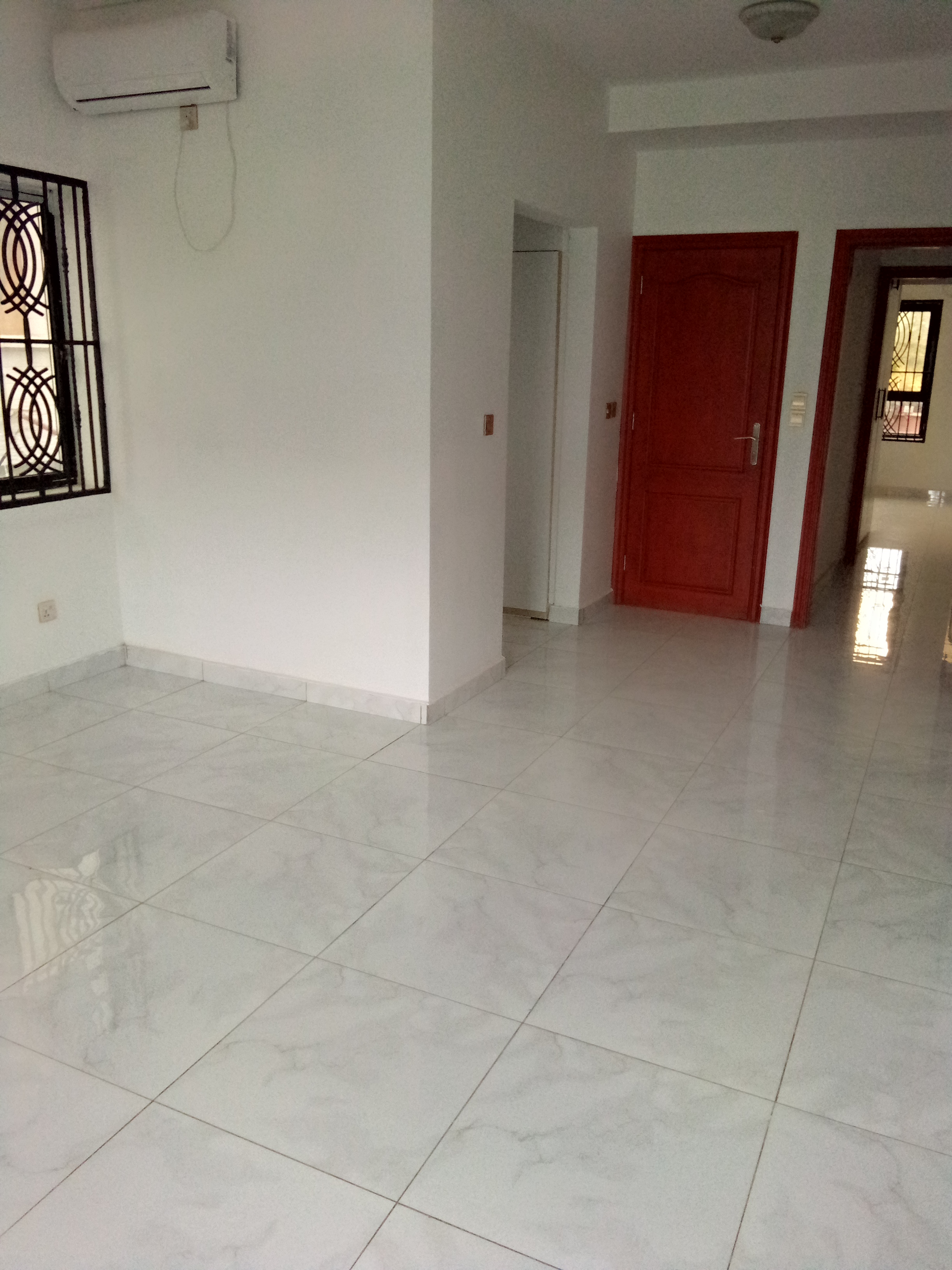 Apartment to rent - Yaoundé, Bastos, Bastos - 1 living room(s), 3 bedroom(s), 4 bathroom(s) - 1 500 000 FCFA / month