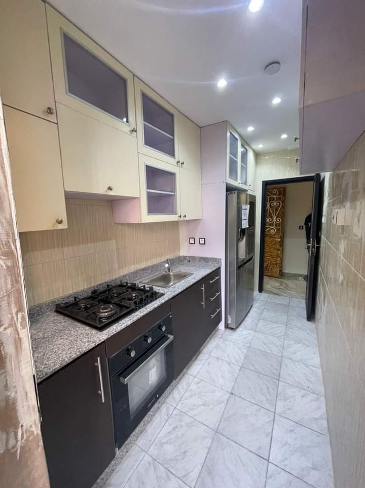 Apartment to rent - Yaoundé, Bastos, Bastos - 1 living room(s), 3 bedroom(s), 4 bathroom(s) - 800 000 FCFA / month