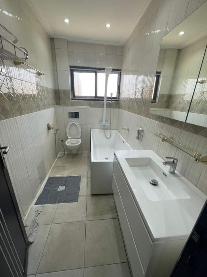 Apartment to rent - Yaoundé, Bastos, Bastos - 1 living room(s), 3 bedroom(s), 4 bathroom(s) - 800 000 FCFA / month