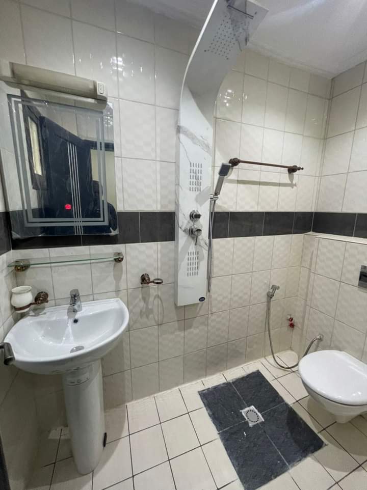 Apartment to rent - Yaoundé, Bastos, Bastos - 1 living room(s), 3 bedroom(s), 4 bathroom(s) - 800 000 FCFA / month
