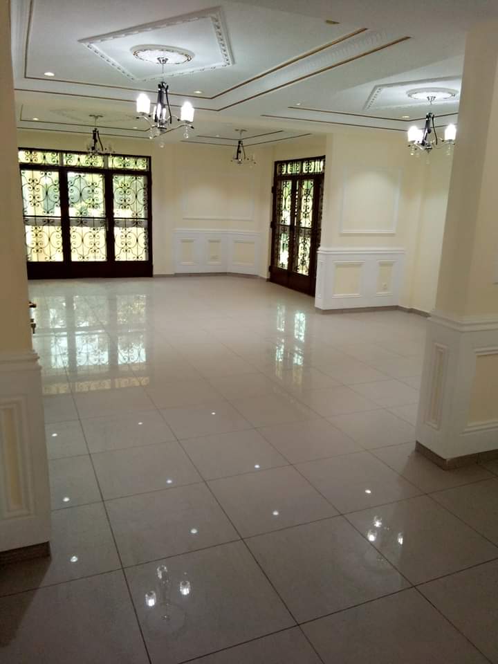Apartment to rent - Yaoundé, Bastos, Bastos - 1 living room(s), 3 bedroom(s), 4 bathroom(s) - 1 200 000 FCFA / month