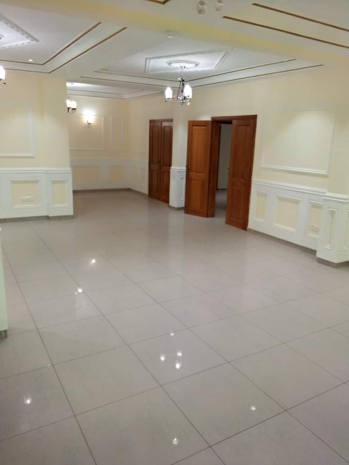 Apartment to rent - Yaoundé, Bastos, Bastos - 1 living room(s), 3 bedroom(s), 4 bathroom(s) - 1 200 000 FCFA / month