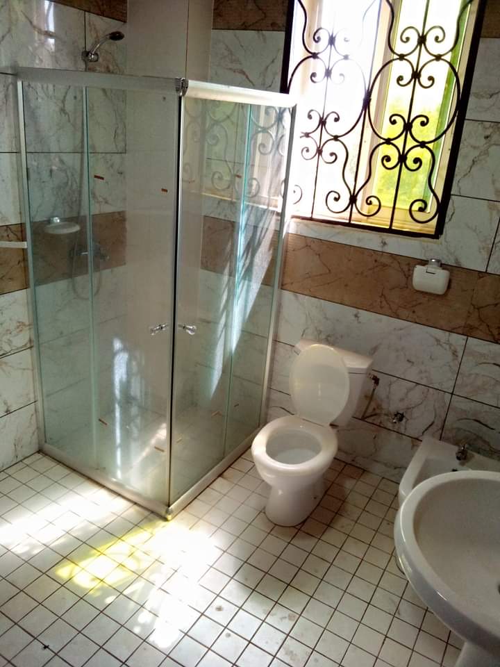 Apartment to rent - Yaoundé, Bastos, Bastos - 1 living room(s), 3 bedroom(s), 4 bathroom(s) - 1 200 000 FCFA / month