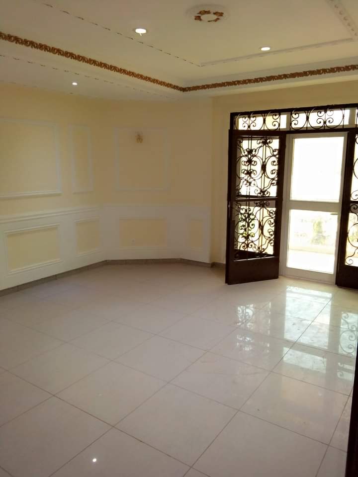 Apartment to rent - Yaoundé, Bastos, Bastos - 1 living room(s), 3 bedroom(s), 4 bathroom(s) - 1 200 000 FCFA / month