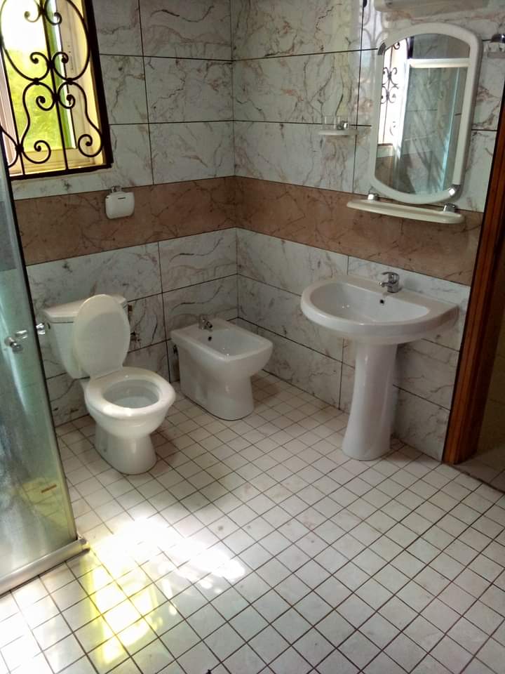 Apartment to rent - Yaoundé, Bastos, Bastos - 1 living room(s), 3 bedroom(s), 4 bathroom(s) - 1 200 000 FCFA / month