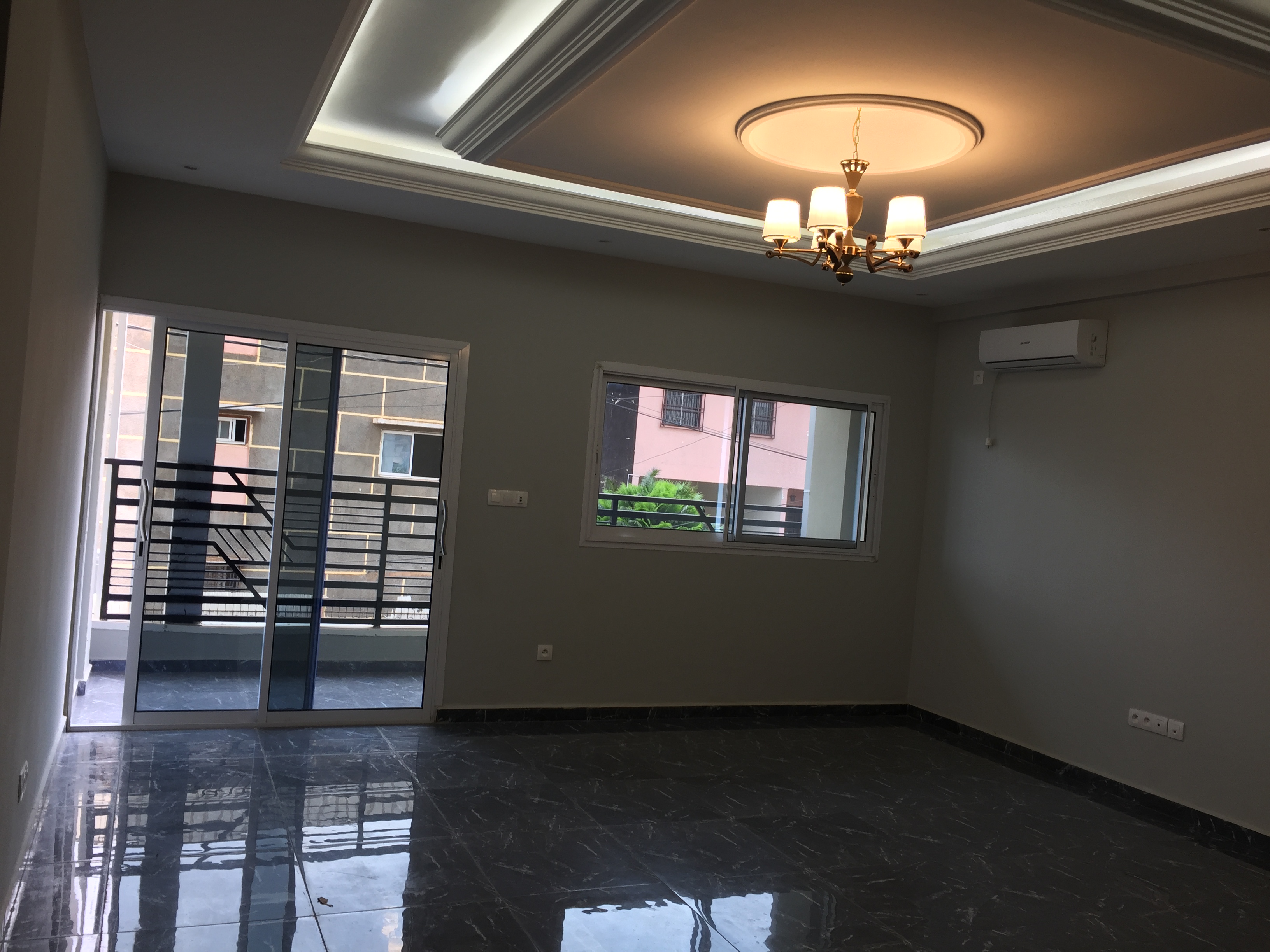 Apartment to rent - Yaoundé, Bastos, Bastos - 1 living room(s), 1 bedroom(s), 1 bathroom(s) - 300 000 FCFA / month