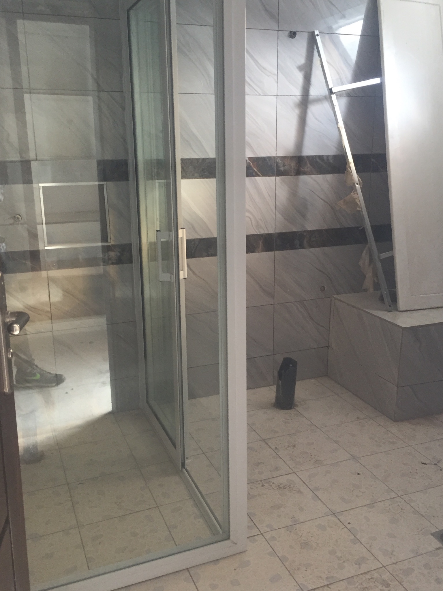 Apartment to rent - Yaoundé, Bastos, Bastos - 1 living room(s), 3 bedroom(s), 3 bathroom(s) - 1 000 000 FCFA / month