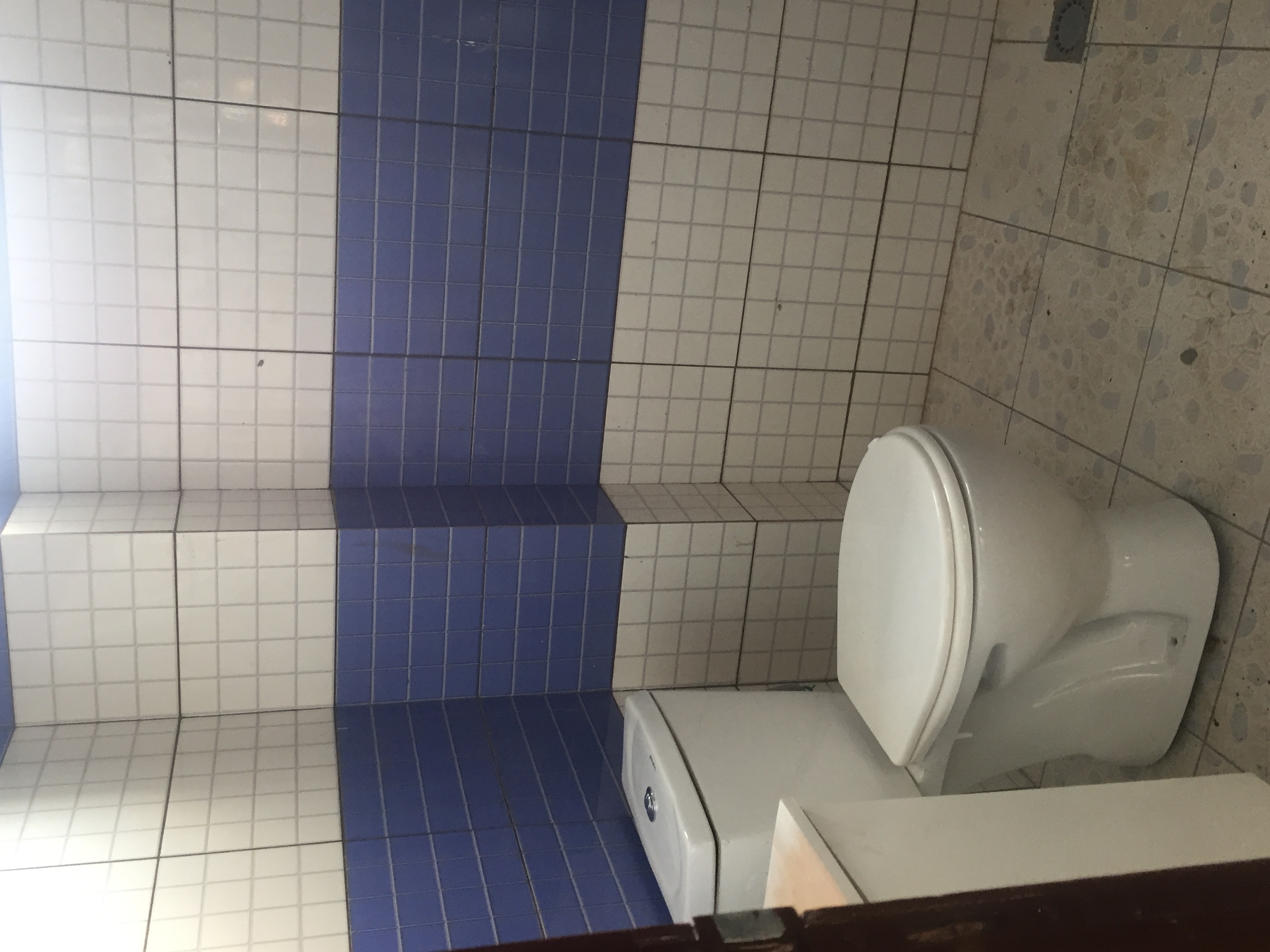 Apartment to rent - Yaoundé, Bastos, Bastos - 1 living room(s), 2 bedroom(s), 3 bathroom(s) - 800 000 FCFA / month