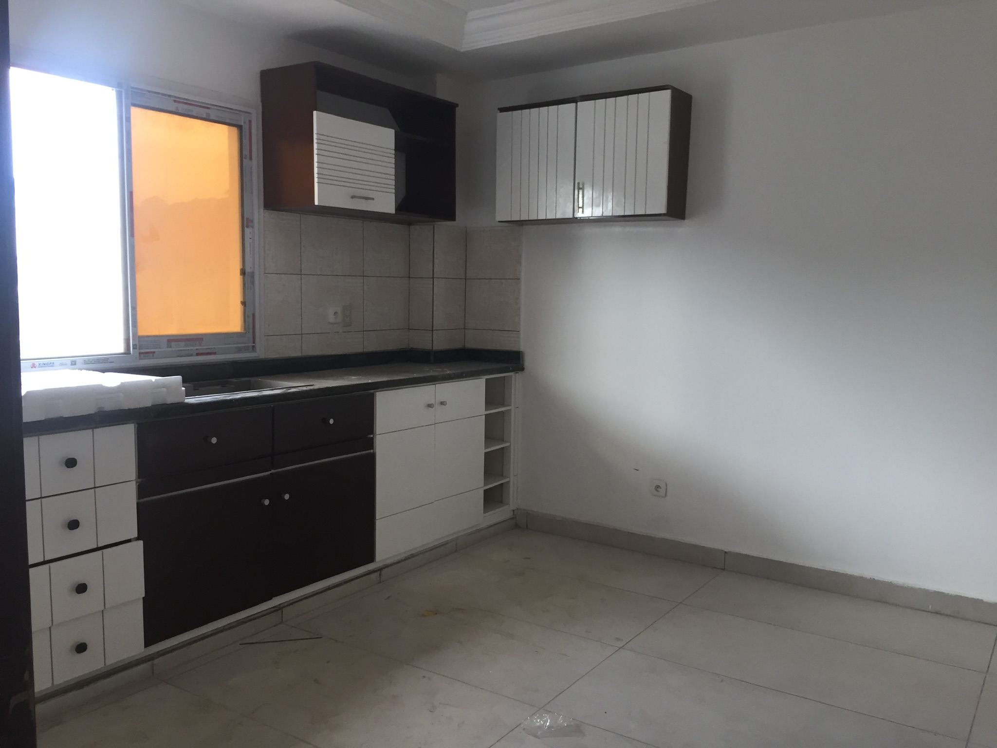 Apartment to rent - Yaoundé, Bastos, Bastos - 1 living room(s), 2 bedroom(s), 3 bathroom(s) - 800 000 FCFA / month